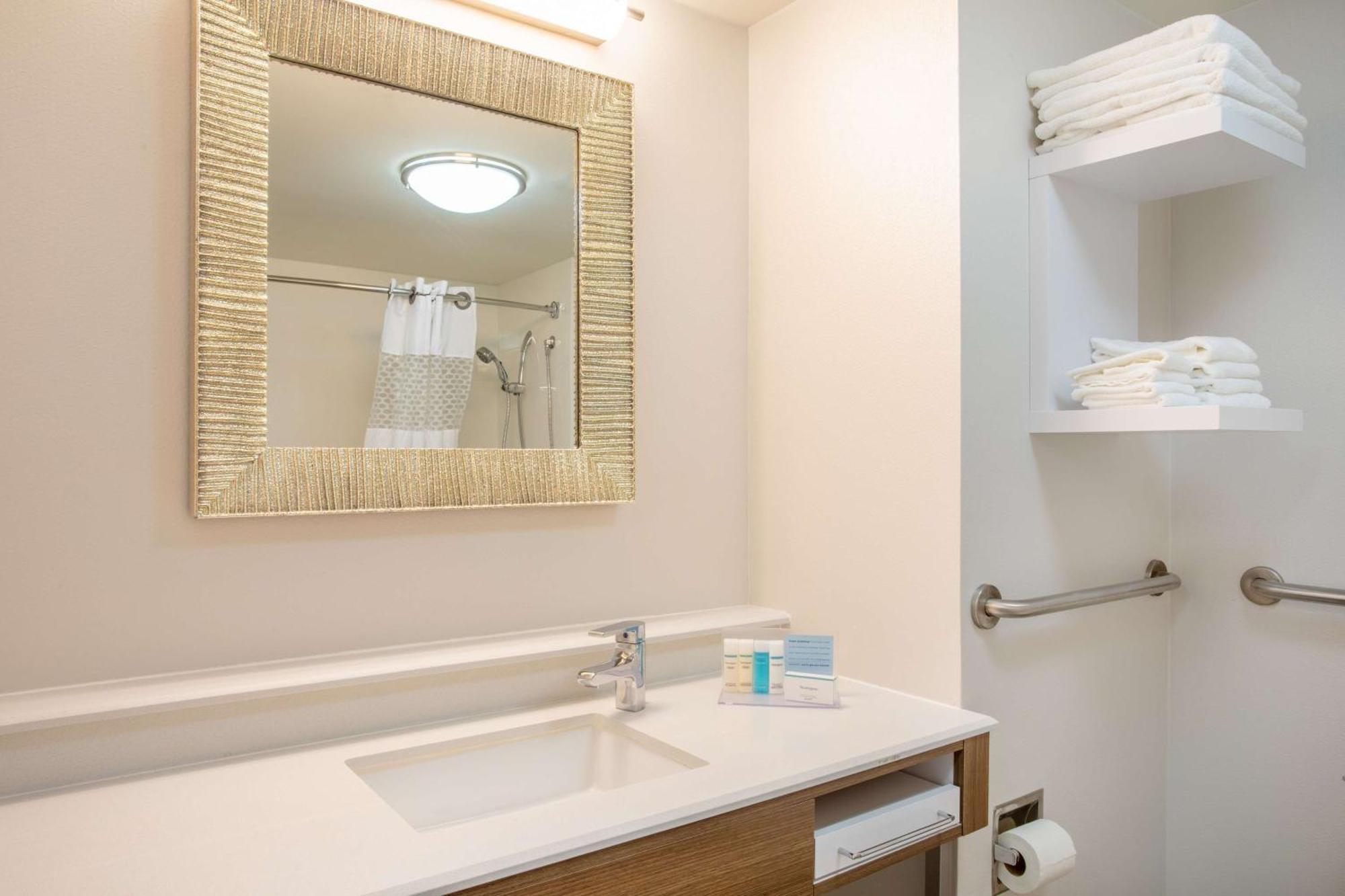Hampton Inn Фишкилл Экстерьер фото