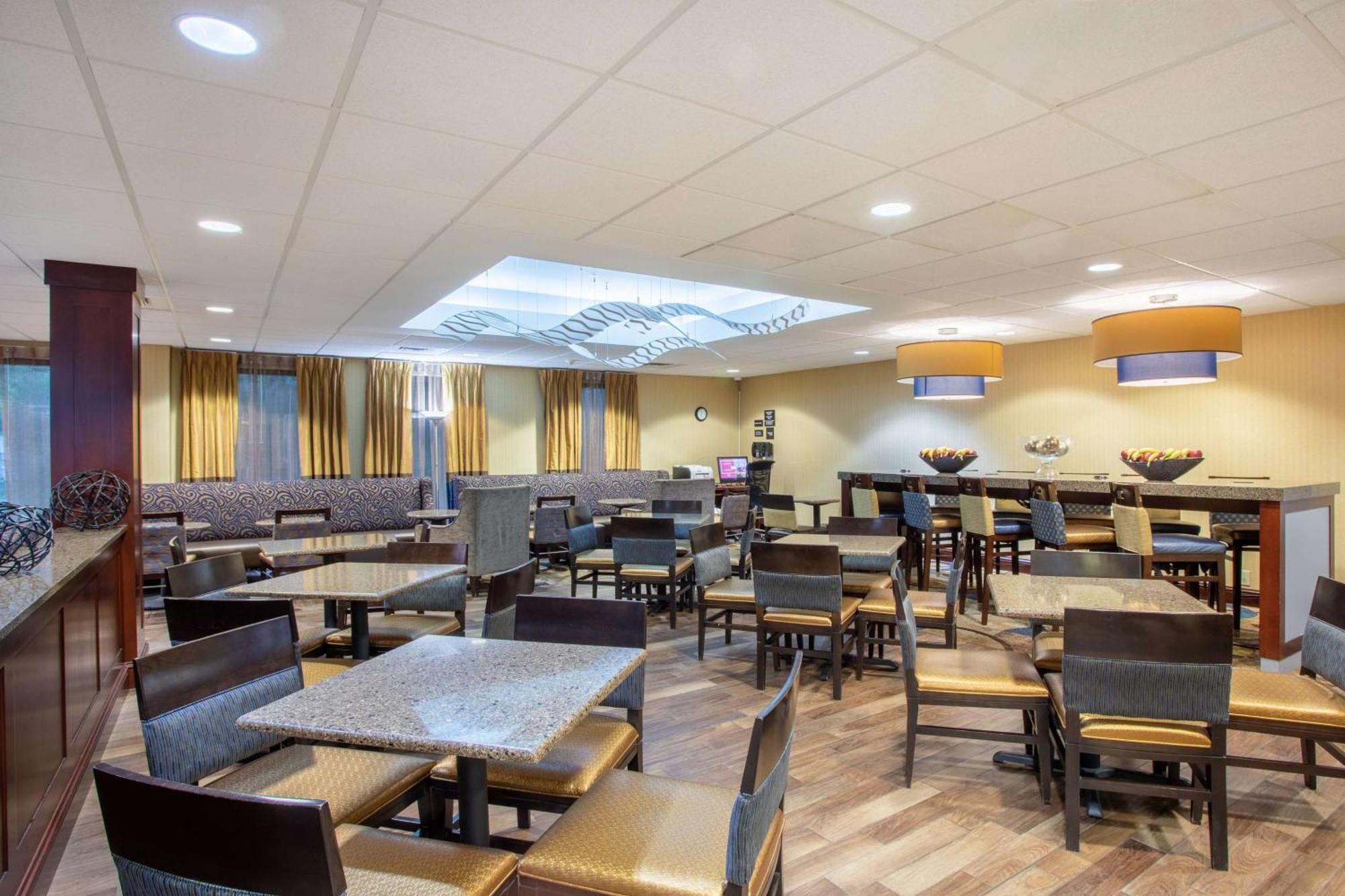 Hampton Inn Фишкилл Экстерьер фото