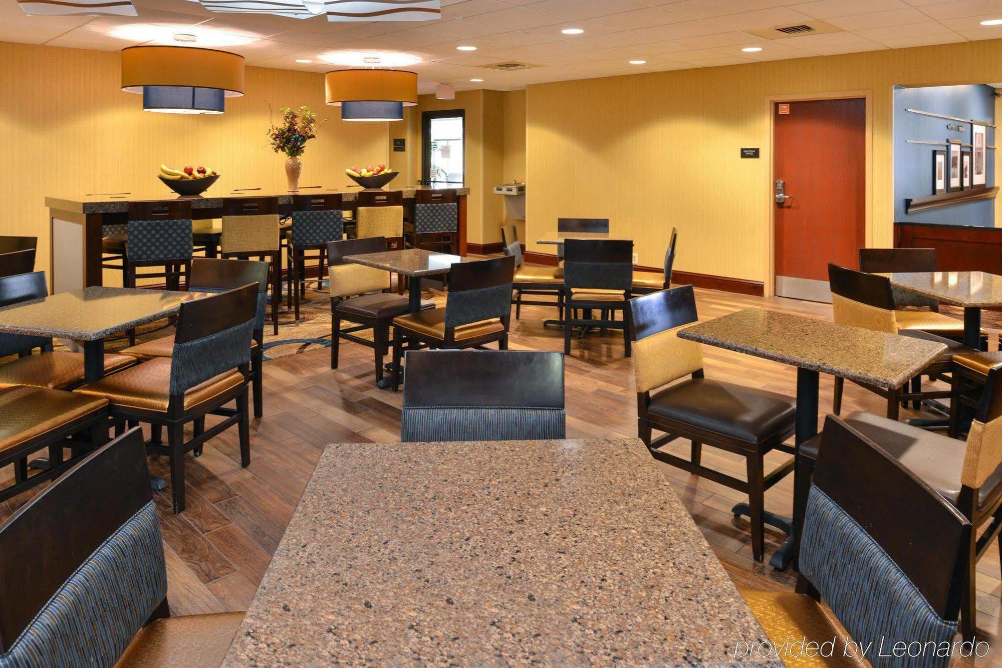 Hampton Inn Фишкилл Экстерьер фото