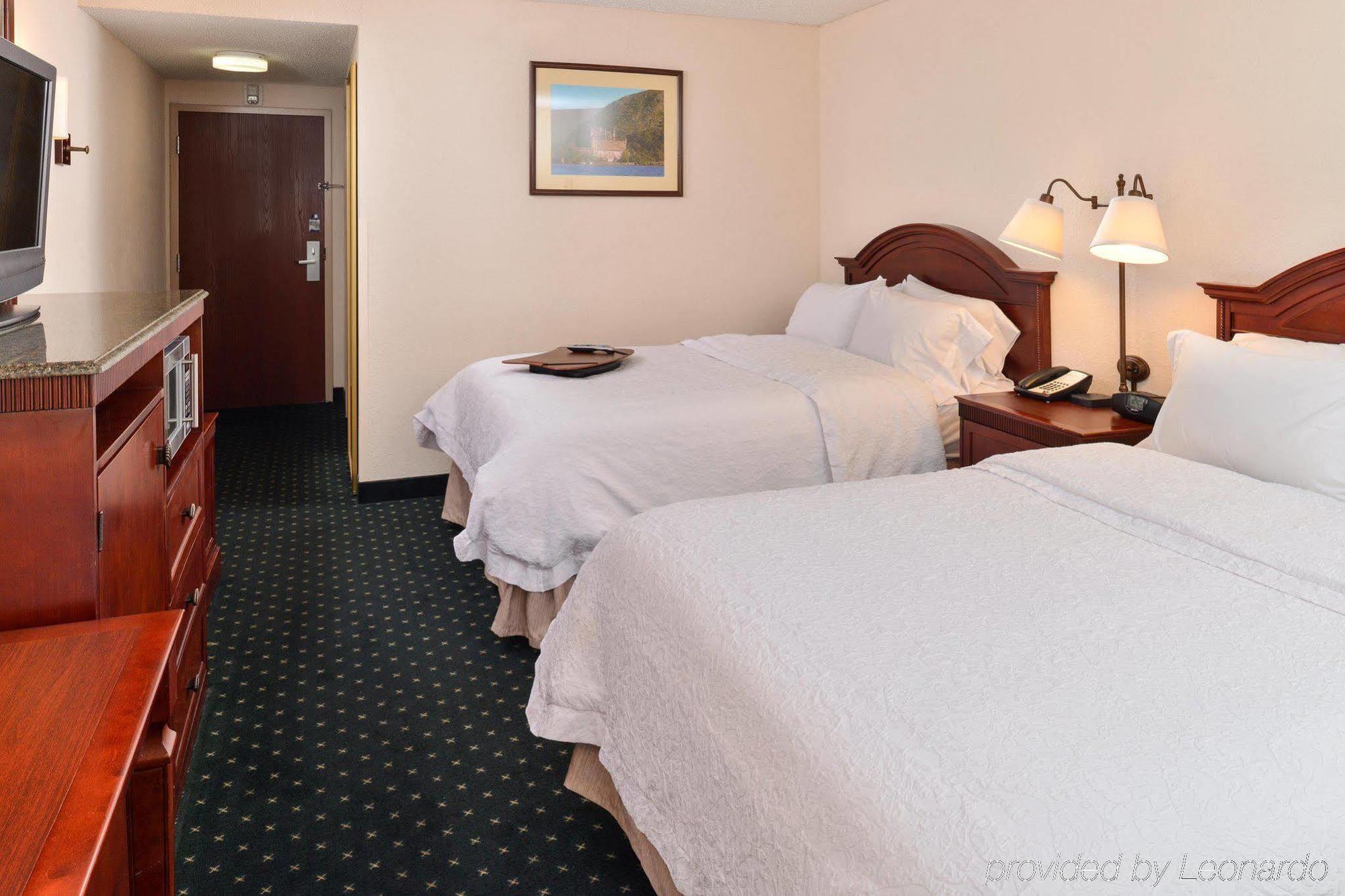 Hampton Inn Фишкилл Экстерьер фото