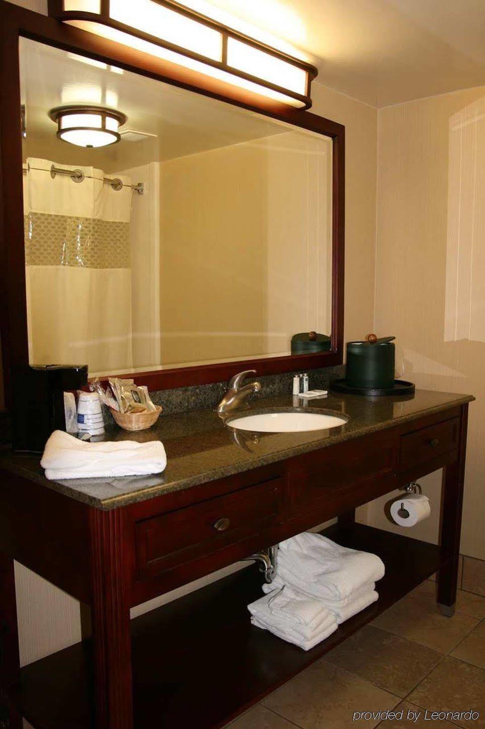 Hampton Inn Фишкилл Экстерьер фото