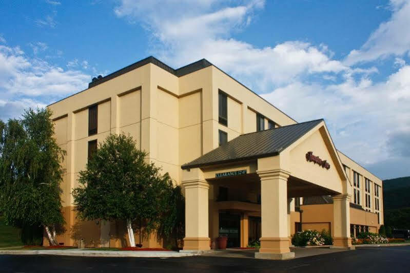 Hampton Inn Фишкилл Экстерьер фото